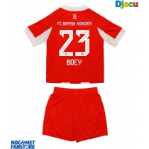 Bayern Munich Sacha Boey #23 Domaci Dres za djecu 2025-26 Kratak Rukav (+ Kratke hlače)